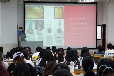 藝術(shù)設(shè)計學(xué)院藝術(shù)設(shè)計專業(yè)舉辦&ldquo;設(shè)計大師進(jìn)課堂系列活動&rdquo;學(xué)術(shù)講座